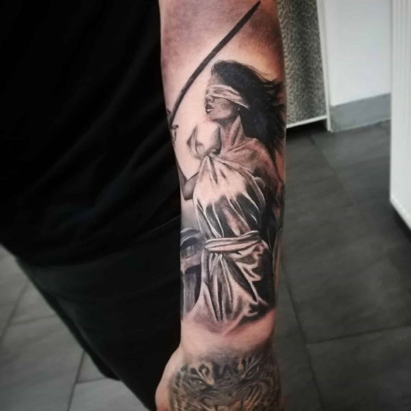 Tattoo by <a href="https://tattoolist.co/artist/snackbar_/">Nina</a>