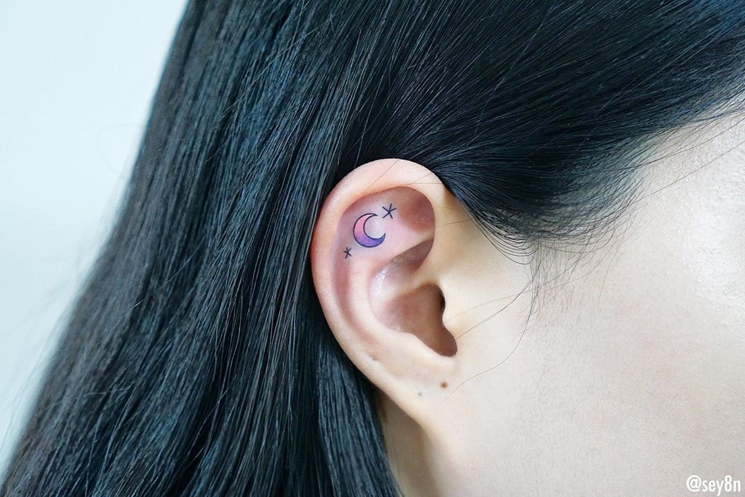 Painted Moon 21 Delicate Ear Tattoos That Are Better Than Earrings  Page  3