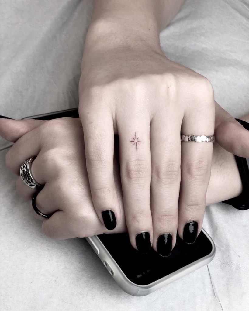 25 Finger Tattoos You Will Be Obsessed With In 2023