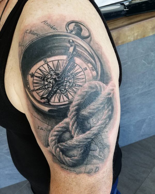 Tattoo by <a href="https://tattoolist.co/artist/snackbar_/">Nina</a>