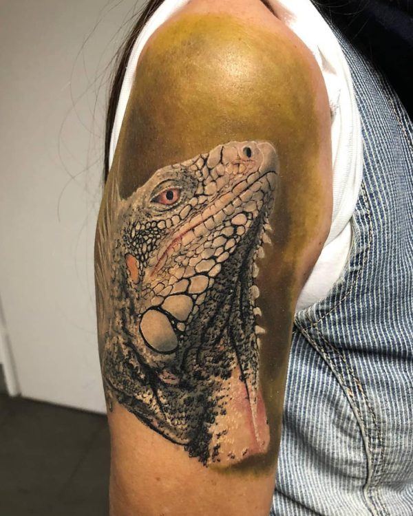 Tattoo by <a href="https://tattoolist.co/artist/snackbar_/">Nina</a>