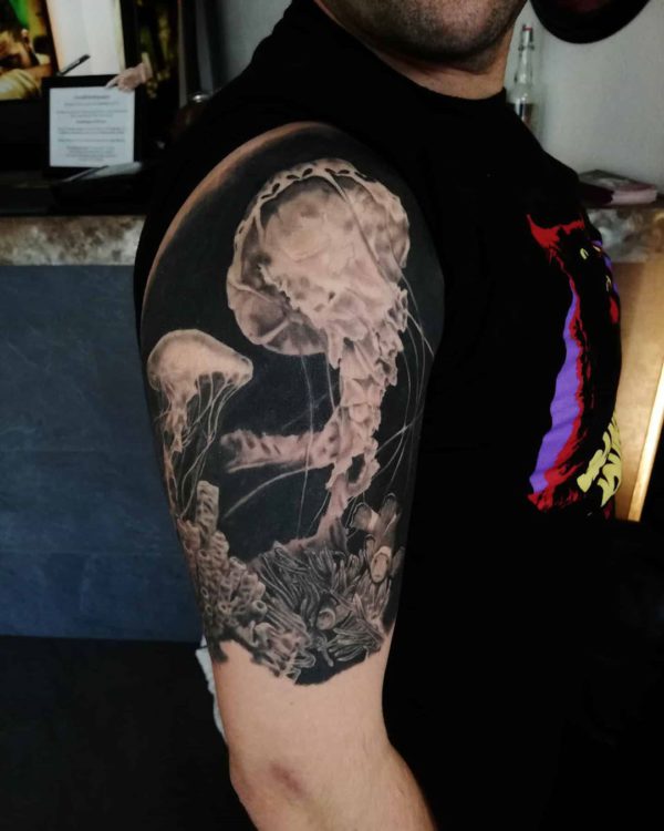 Tattoo by <a href="https://tattoolist.co/artist/snackbar_/">Nina</a>