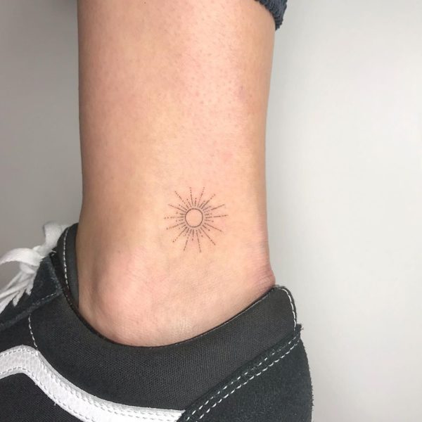 Tattoo by <a href="https://tattoolist.co/artist/sorchabeesontattoo/">Sorcha Beeson</a>