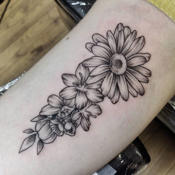 Tattoo by <a href="https://tattoolist.co/artist/virginia.varg/">Virginia Massari</a>