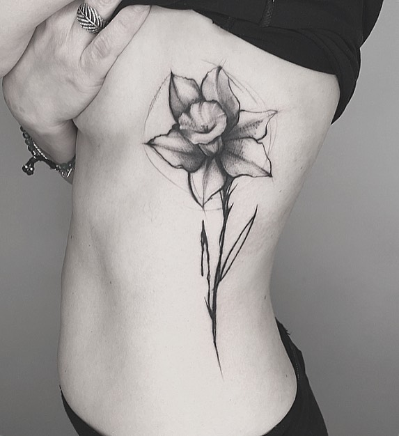 Daffodil tattoo on Rib by Miriam
