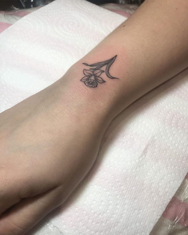 Tattoo by <a href="https://tattoolist.co/artist/nikigai_tattoo/">Nikki Reid</a>