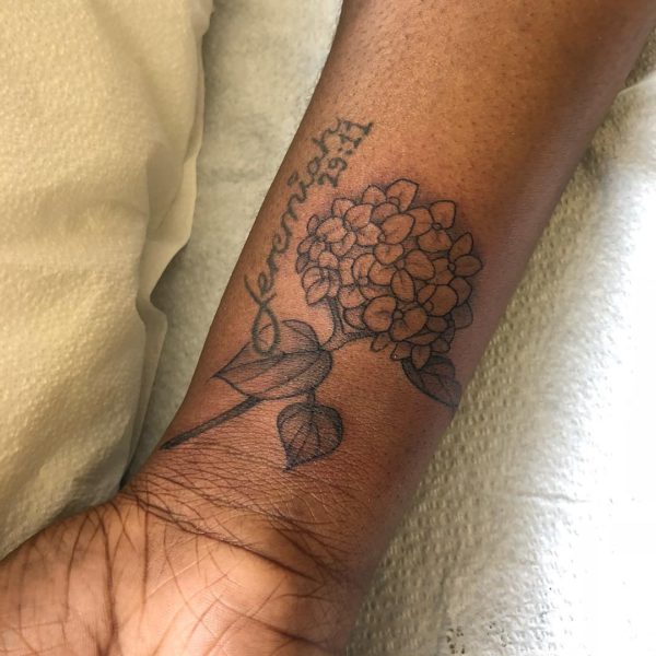 Tattoo by <a href="https://tattoolist.co/artist/liannadefleur/">Lianna</a>