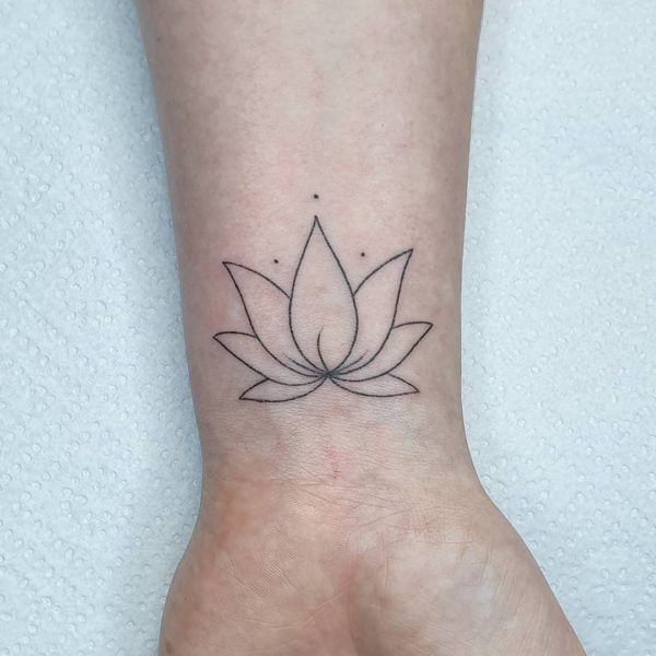 Tattoo by <a href="https://tattoolist.co/artist/dots.by.kim/">Kim</a>