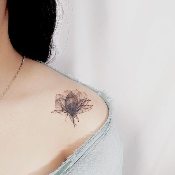 Tattoo by <a href="https://tattoolist.co/artist/heeyatattoo/">Soohee Jin</a>