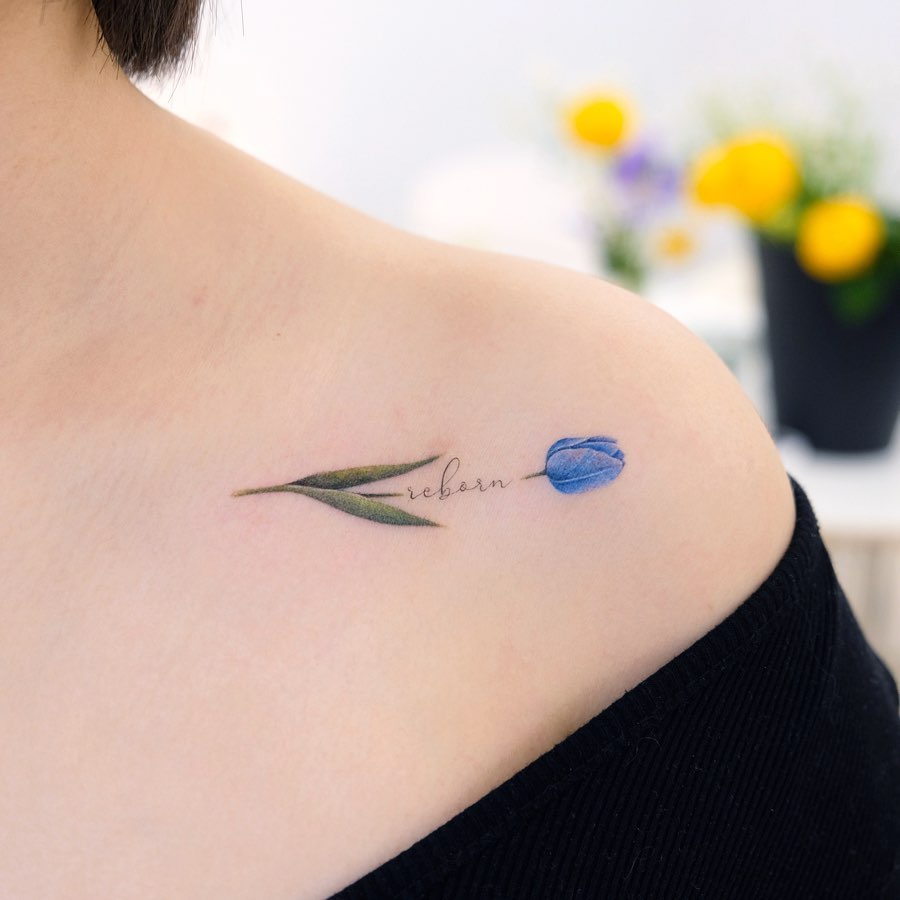 Tulip tattoo on Shoulder by Siyeon