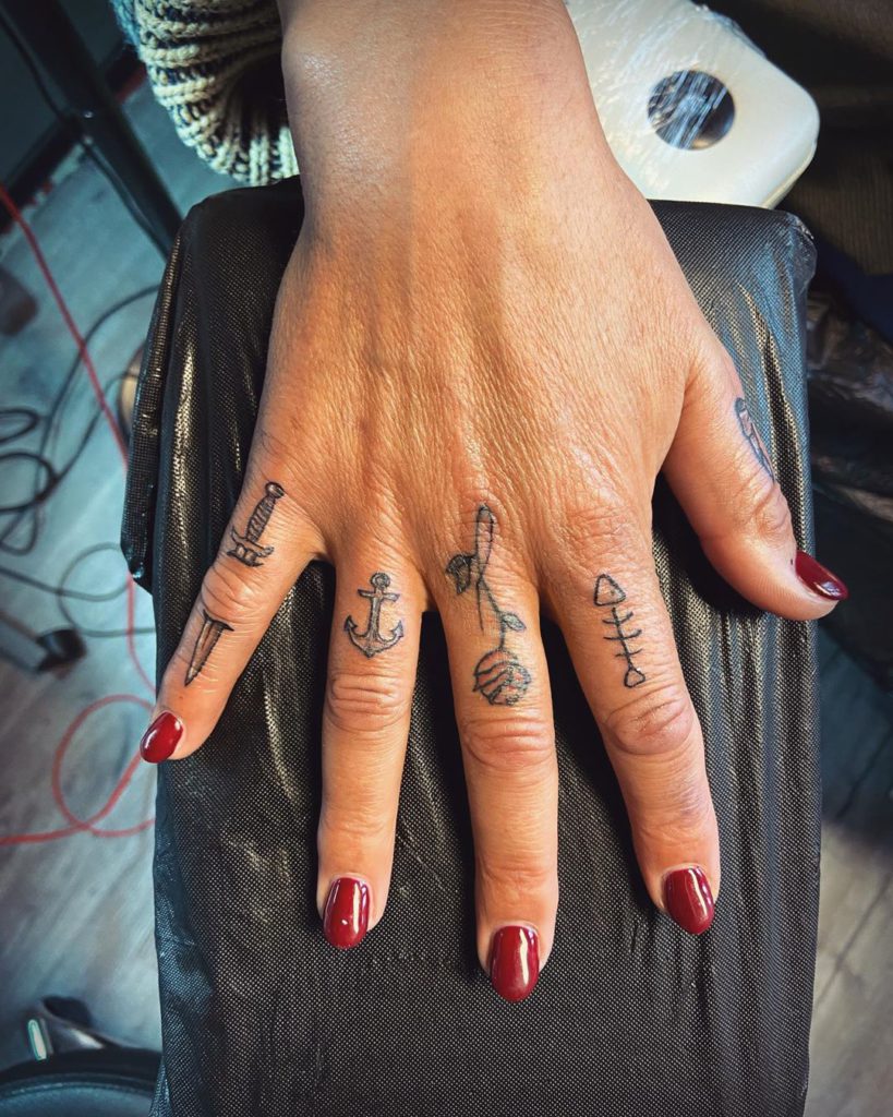 55 Inner Finger Tattoos Ideas